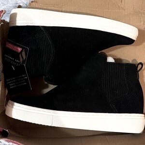 Sketchers women suede boot